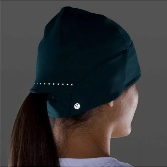 Lululemon Run for It All Beanie in Submarine One Size - Picture 1 of 6